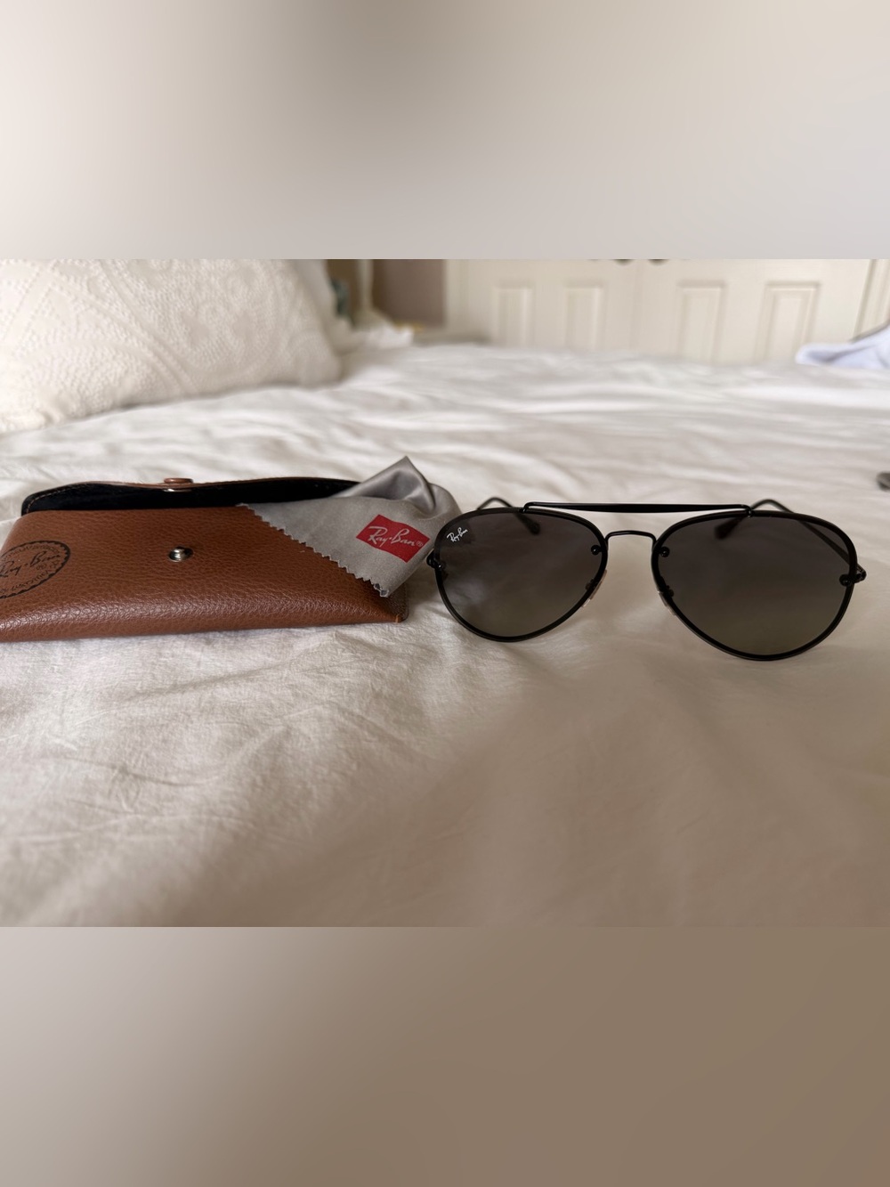Ray-Ban Black Metal Aviator Sunglasses with Dark Lenses
